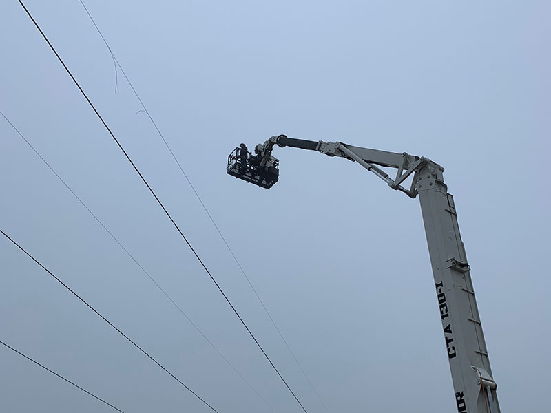 LinemenRepairingWire_800x600_2023.jpg