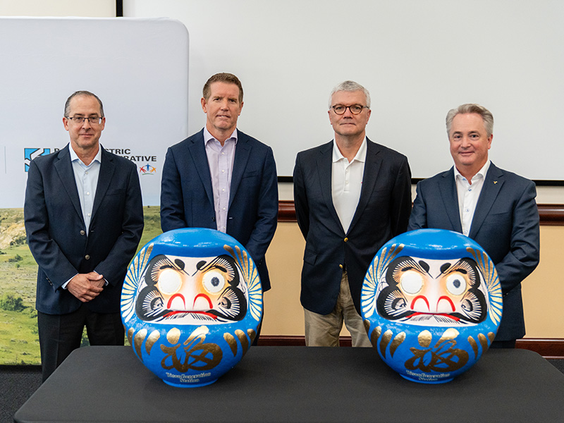 Basin Electric’s Gavin McCollam and Todd Brickhouse join Mitsubishi Power Americas’ Joshua Hicks and Bill Newsom at the signing ceremony.