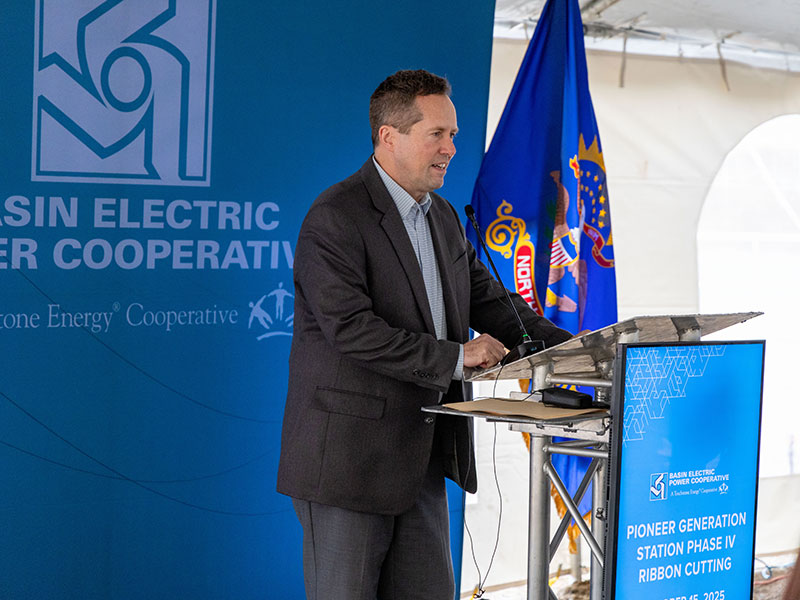 Jeremy Mahowald speaks to the audience.